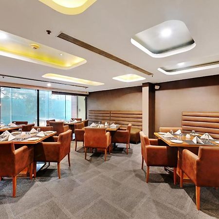 Quality Inn Gurgaon Exteriör bild