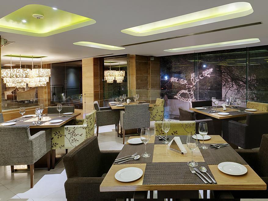 Quality Inn Gurgaon Exteriör bild