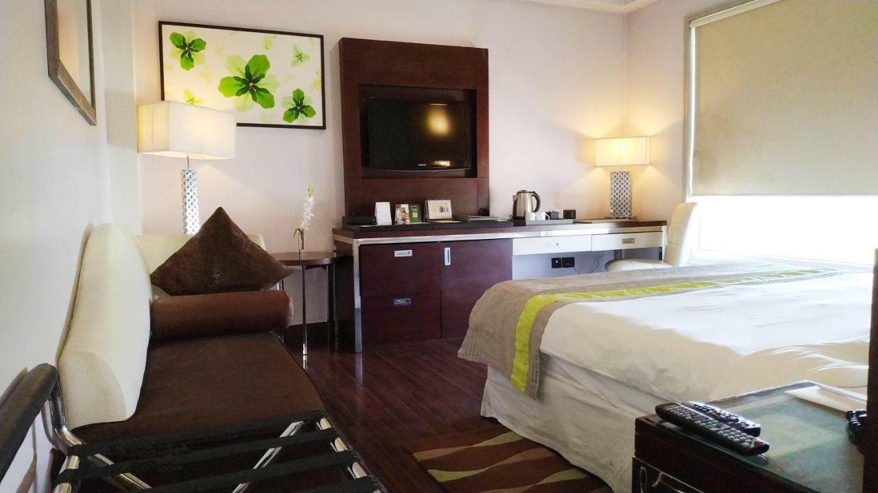 Quality Inn Gurgaon Exteriör bild