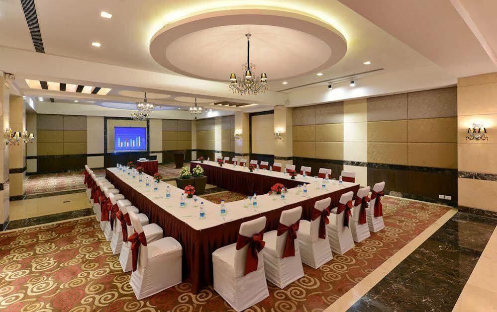 Quality Inn Gurgaon Exteriör bild